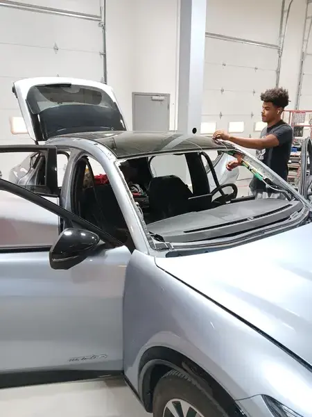 windshield-replacement-1_600x